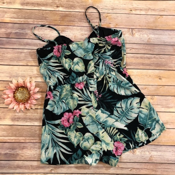 Adorable Tropical Print City Triangles Romper - Picture 3 of 12